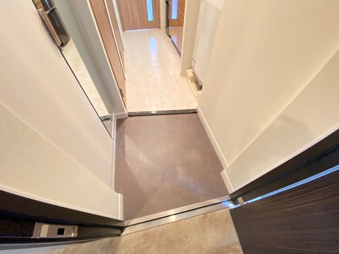 物件内観写真7　(玄関)