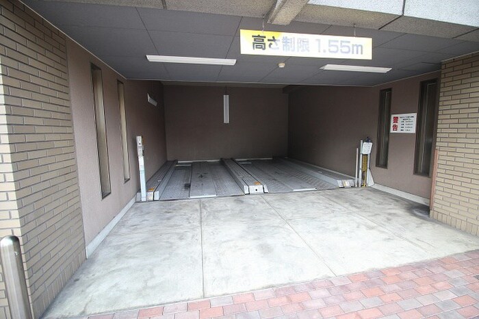 物件外観写真4　(駐車場)