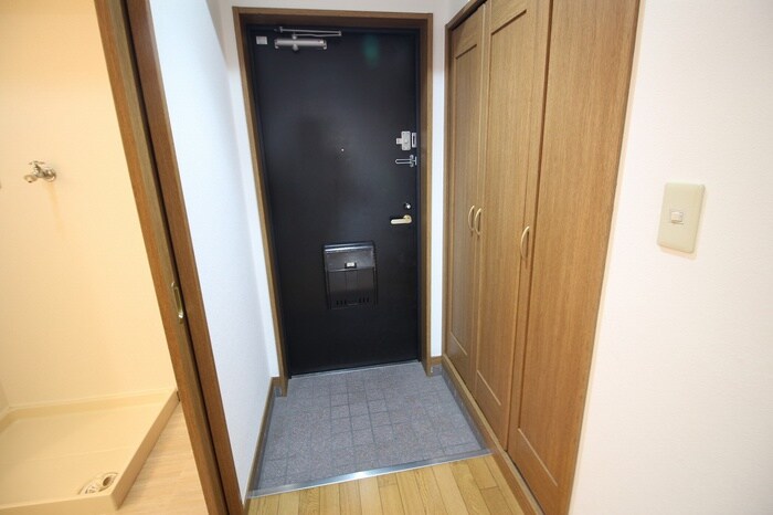 物件内観写真15　(玄関)