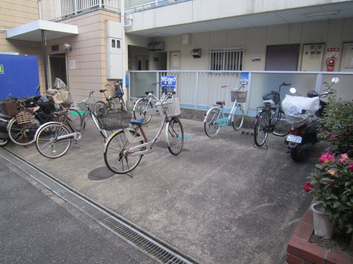 物件外観写真4　(駐輪場)