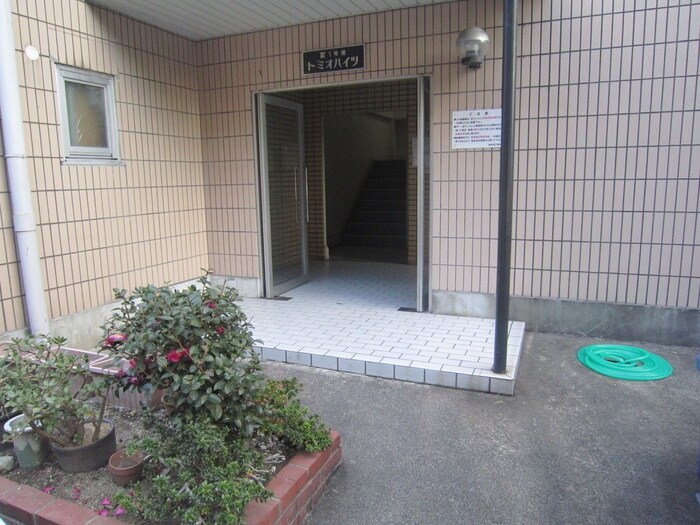 物件外観写真6　(エントランス部分)