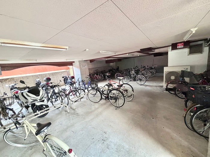 物件外観写真2　(駐輪場)