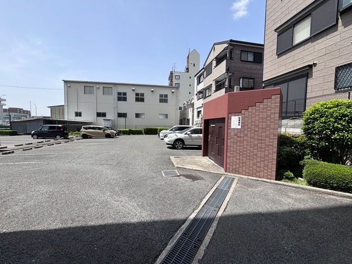 物件外観写真3　(駐車場)