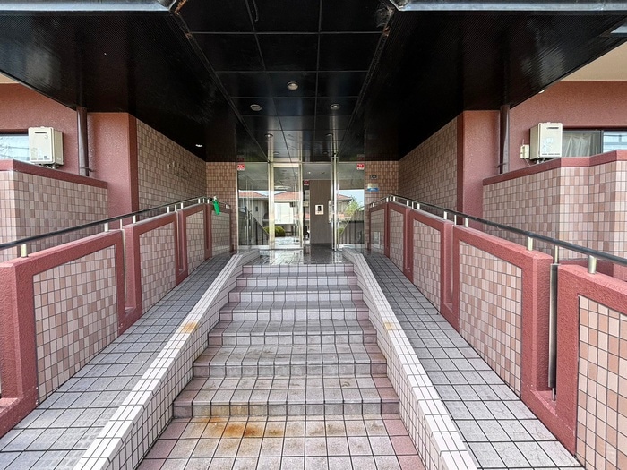 物件外観写真5　(エントランス部分)