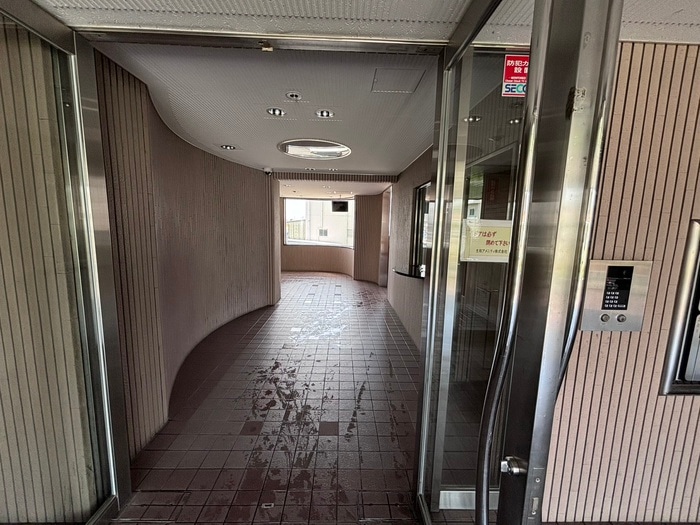 物件外観写真6　(エントランス部分)