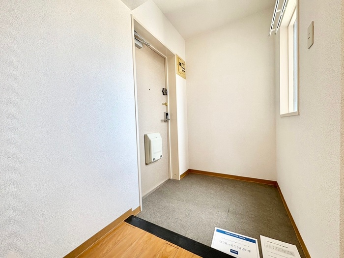 物件内観写真18　(玄関)