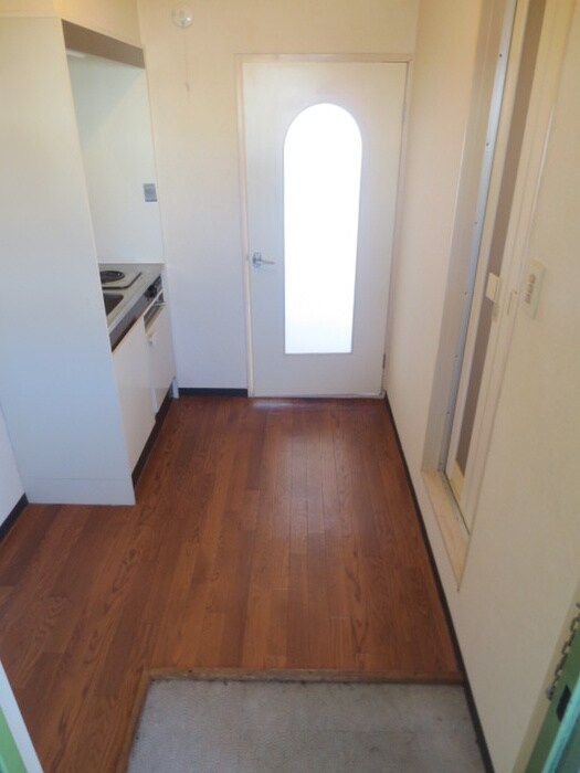 物件内観写真12　(玄関)