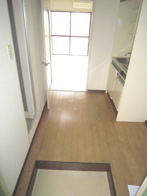 物件内観写真13　(玄関)