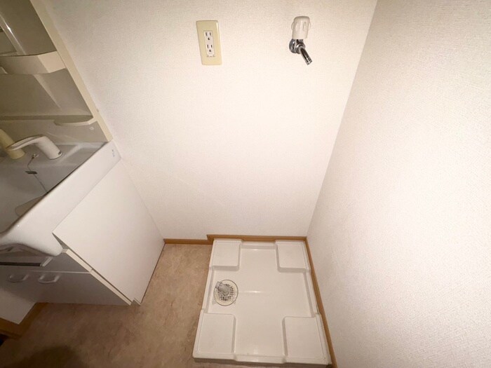 物件内観写真14　(洗濯機置場)