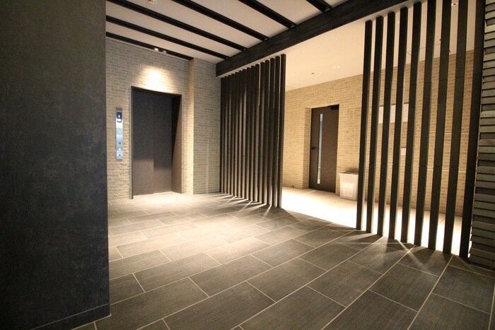 物件外観写真5　(エントランス部分)