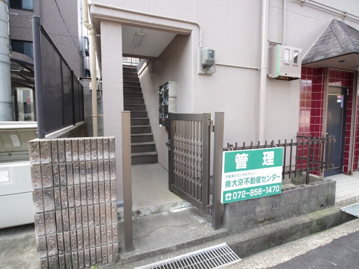 物件外観写真3　(エントランス部分)