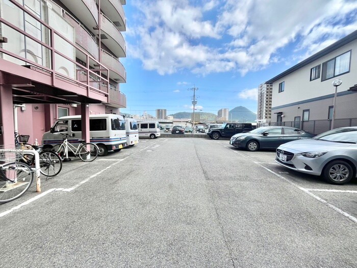 物件外観写真5　(駐車場)