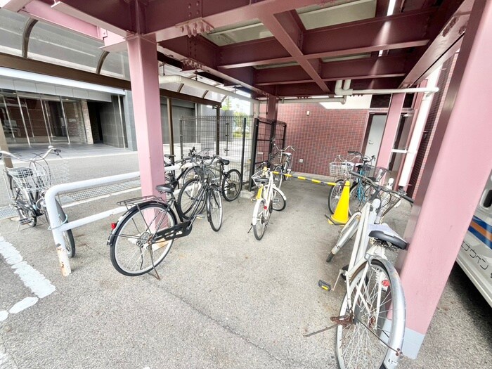 物件外観写真6　(駐輪場)