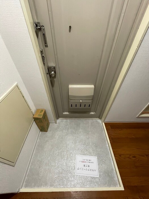 物件内観写真13　(玄関)