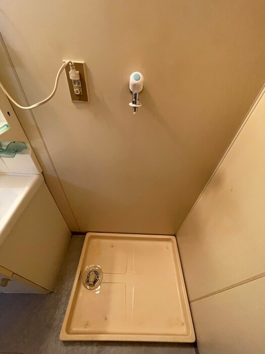 物件内観写真16　(洗濯機置場)