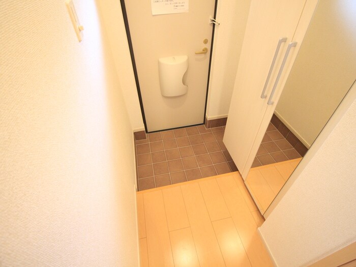 物件内観写真13　(玄関)