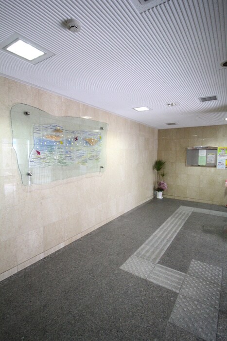 物件外観写真6　(エントランス部分)