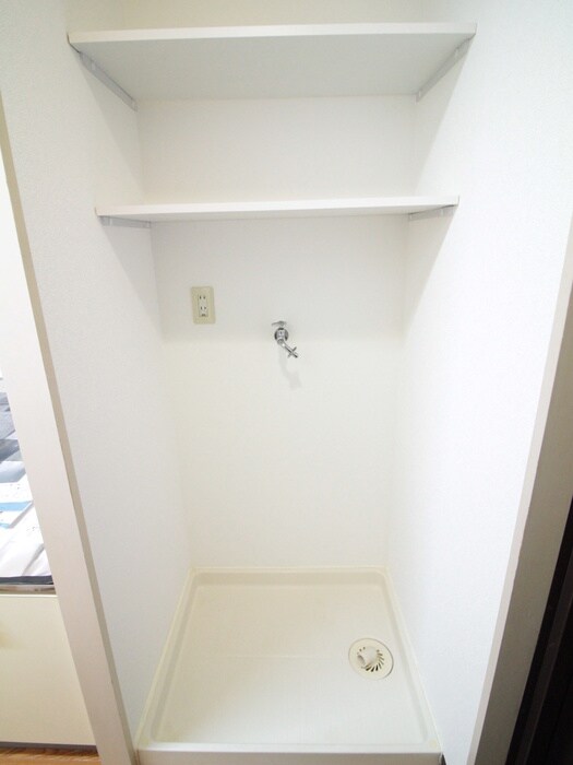 物件内観写真8　(洗濯機置場)