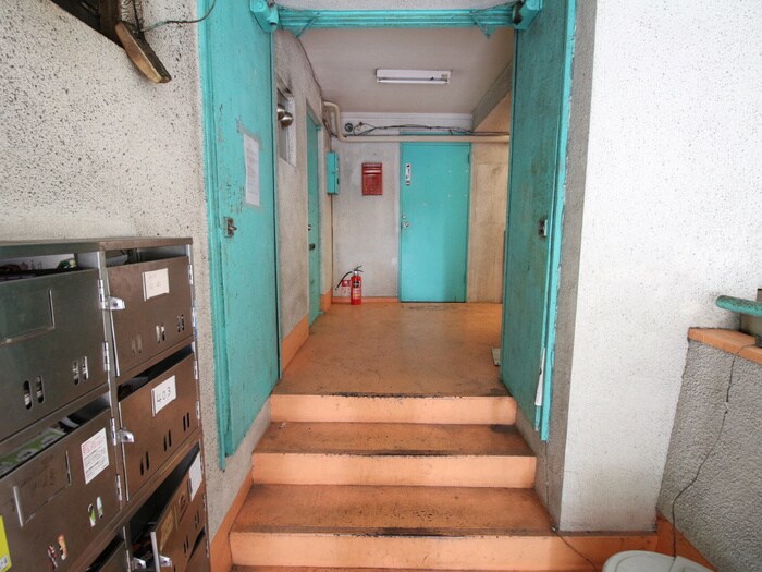 物件外観写真3　(エントランス部分)