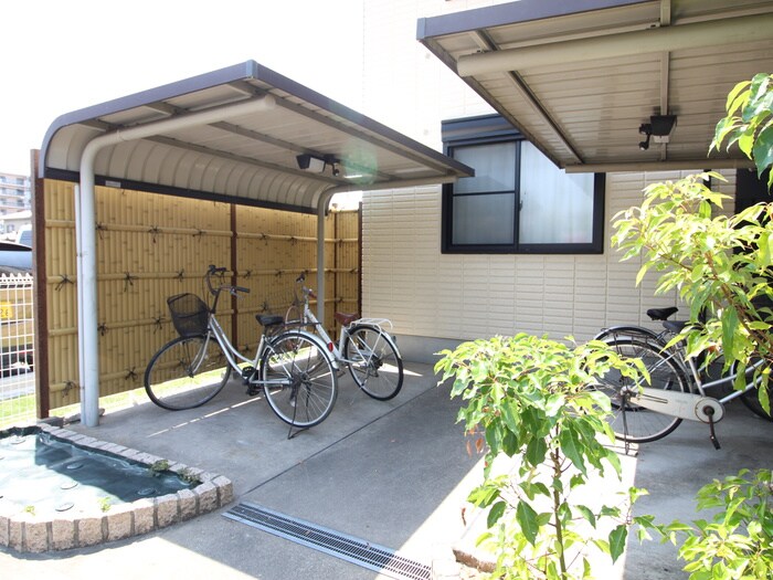 物件外観写真3　(駐輪場)