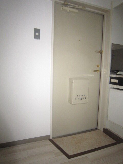 物件内観写真13　(玄関)