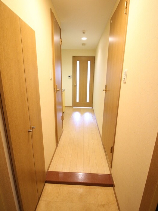 物件内観写真7　(玄関)