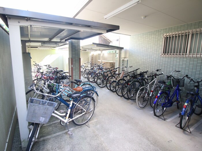 物件外観写真5　(駐輪場)