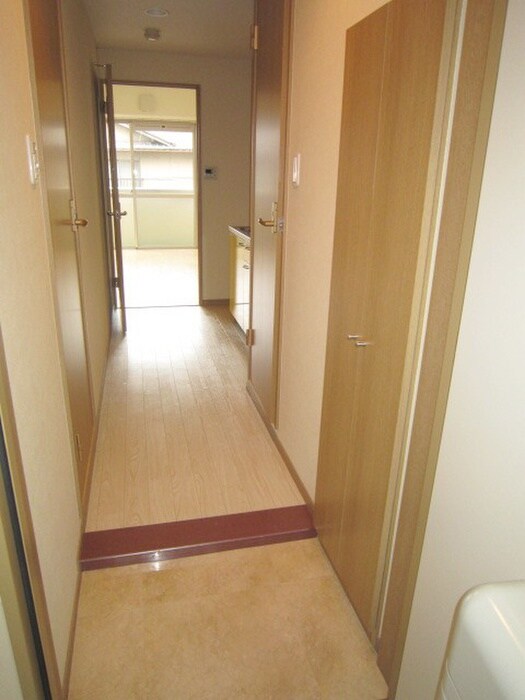 物件内観写真12　(玄関)