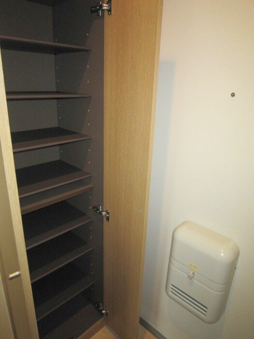 物件内観写真16　(玄関)