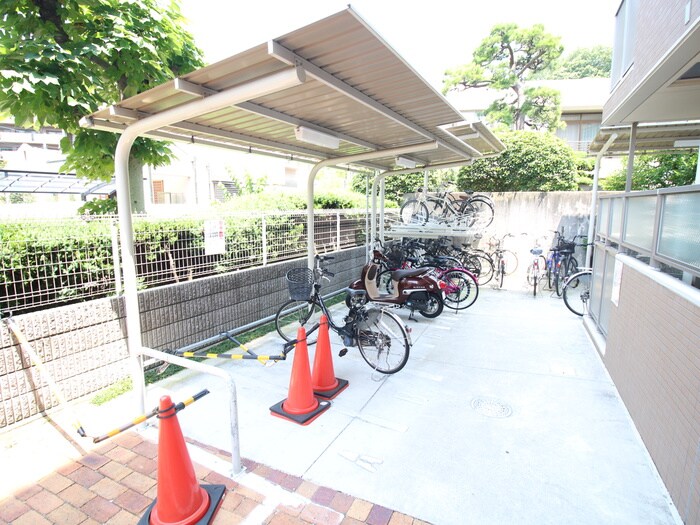 物件外観写真4　(駐輪場)