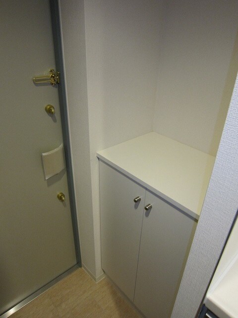 物件内観写真12　(玄関)