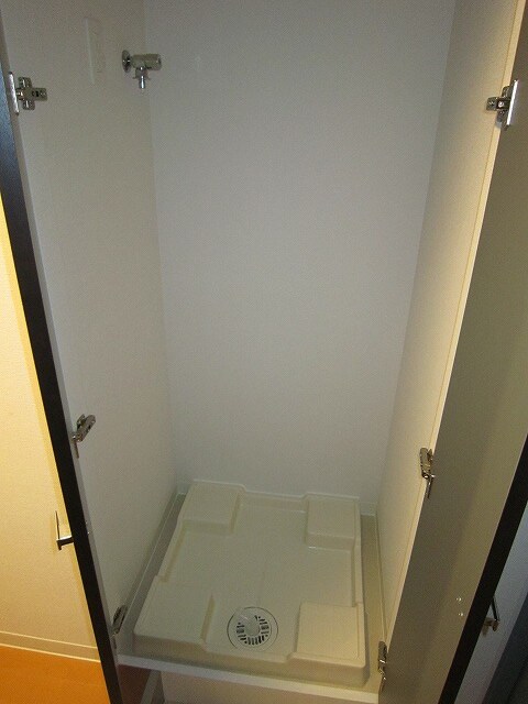 物件内観写真13　(洗濯機置場)