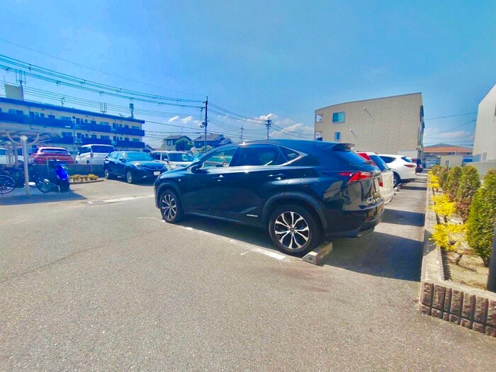 物件外観写真4　(駐車場)