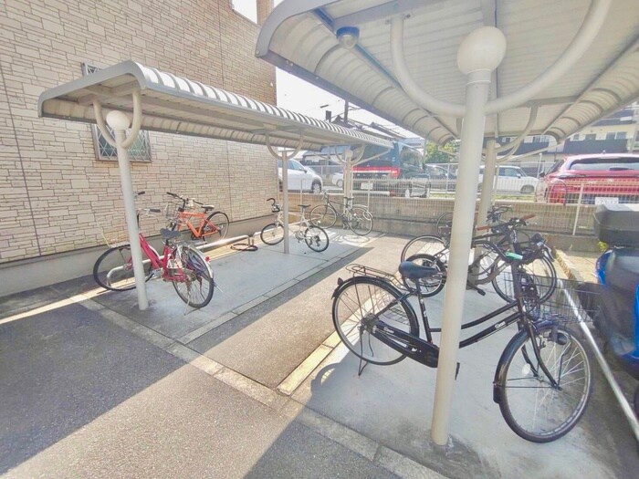 物件外観写真5　(駐輪場)