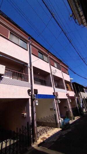 門真市石原町駐車場付き貸し家外観写真