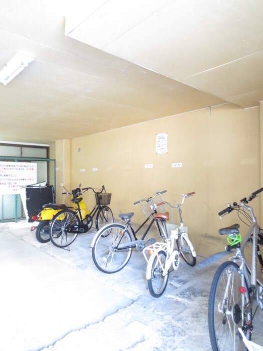 物件外観写真3　(駐輪場)