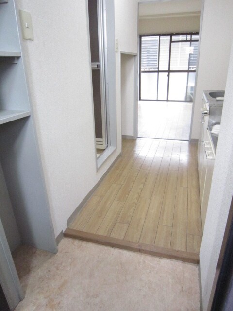 物件内観写真10　(玄関)
