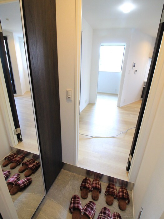 物件内観写真7　(玄関)