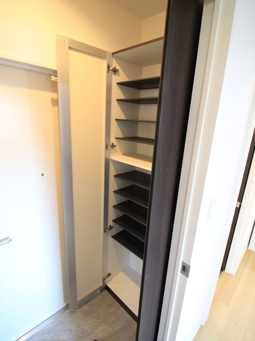 物件内観写真8　(靴箱)