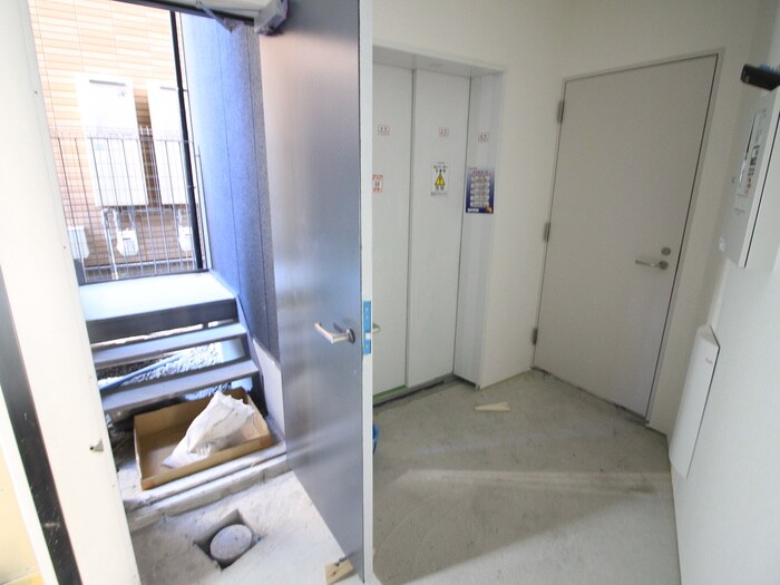 物件外観写真5　(エントランス部分)