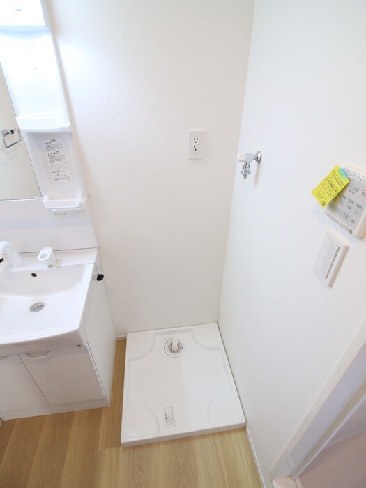 物件内観写真10　(洗濯機置場)