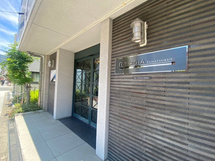 物件外観写真2　(エントランス部分)