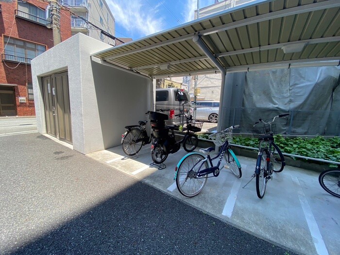 物件外観写真4　(駐輪場)