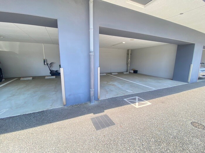 物件外観写真5　(駐車場)