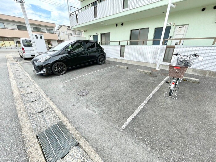物件外観写真5　(駐車場)