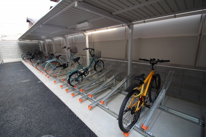 物件外観写真2　(駐輪場)