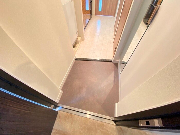 物件内観写真7　(玄関)