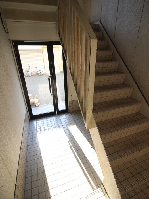 物件外観写真5　(エントランス部分)