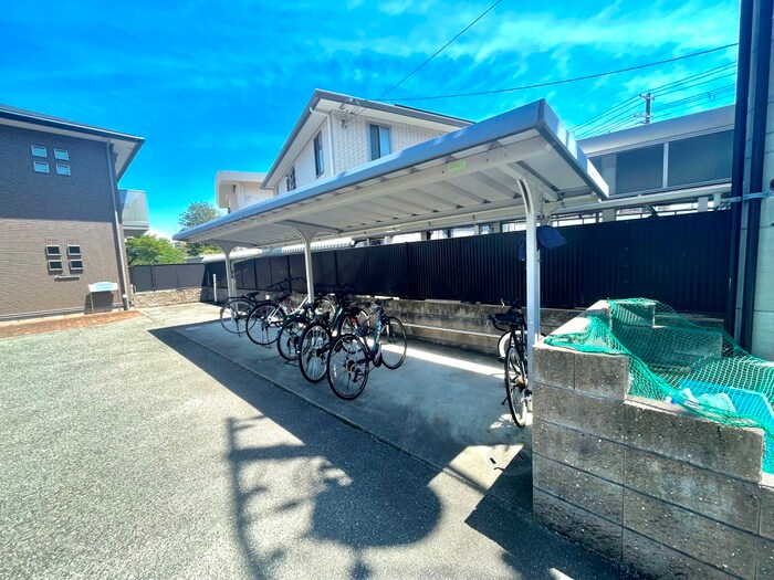 物件外観写真4　(駐輪場)
