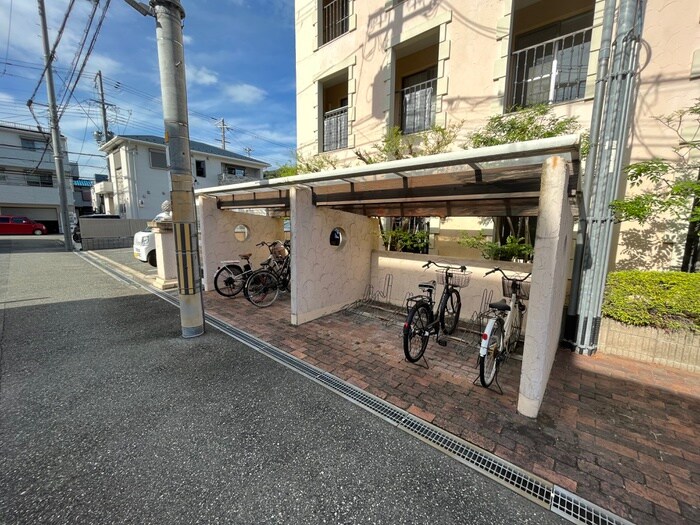物件外観写真6　(駐輪場)
